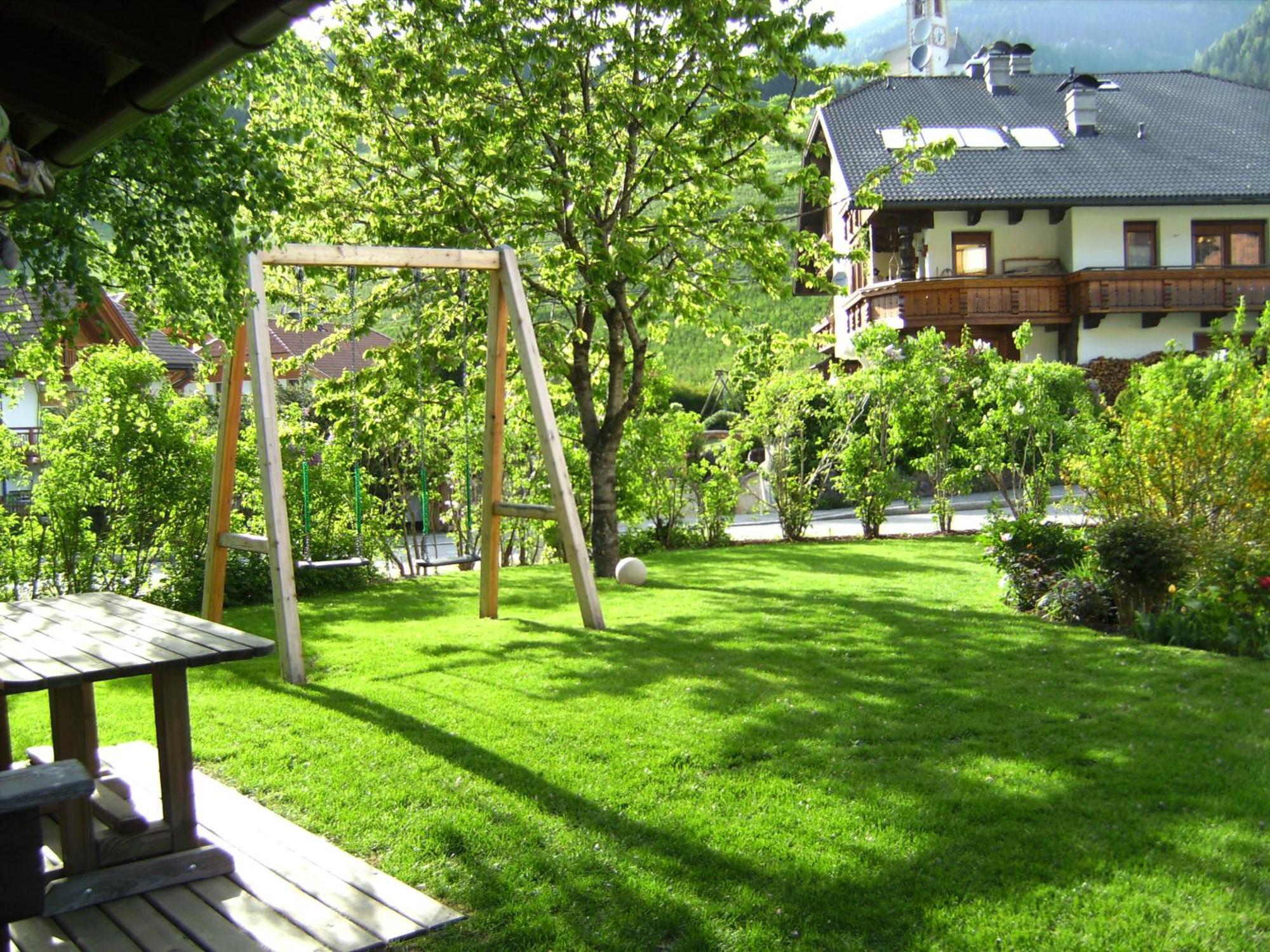 Appartements Haus Bachmann San Candido Bagian luar foto
