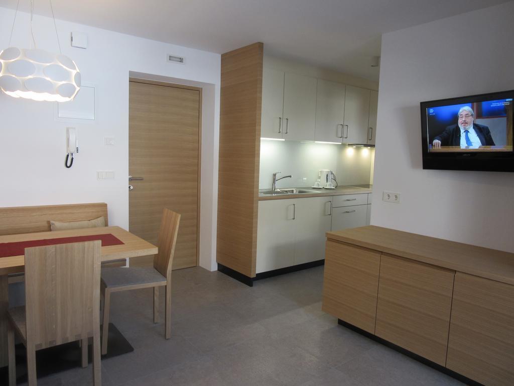 Appartements Haus Bachmann San Candido Bagian luar foto